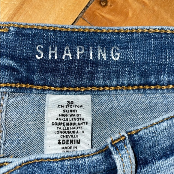 H&M Jeans - Picture 2 of 5